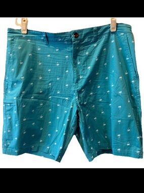 Tackle and Tides Flat Front Chino Men’s Shorts Blue Palm Tree Design Size 40